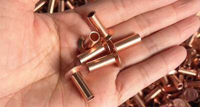 Seoltar seamanna copair go dtí an Eoraip